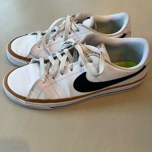 Nike Court Legacy size 10